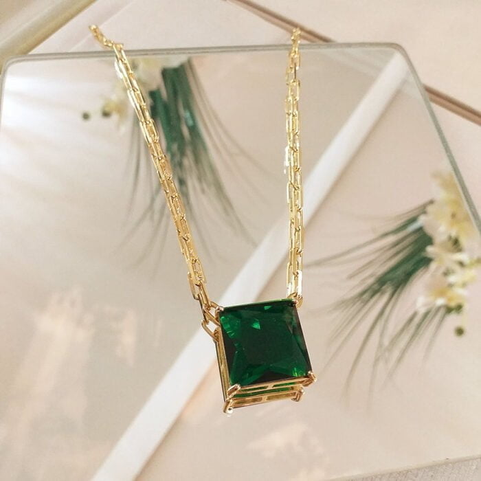 166763-colar-carre-esmeralda-1.jpg
