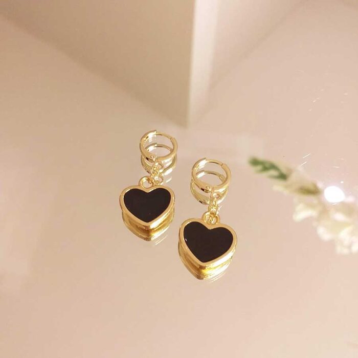 brinco-coracao-mini-preto-1-1.jpg